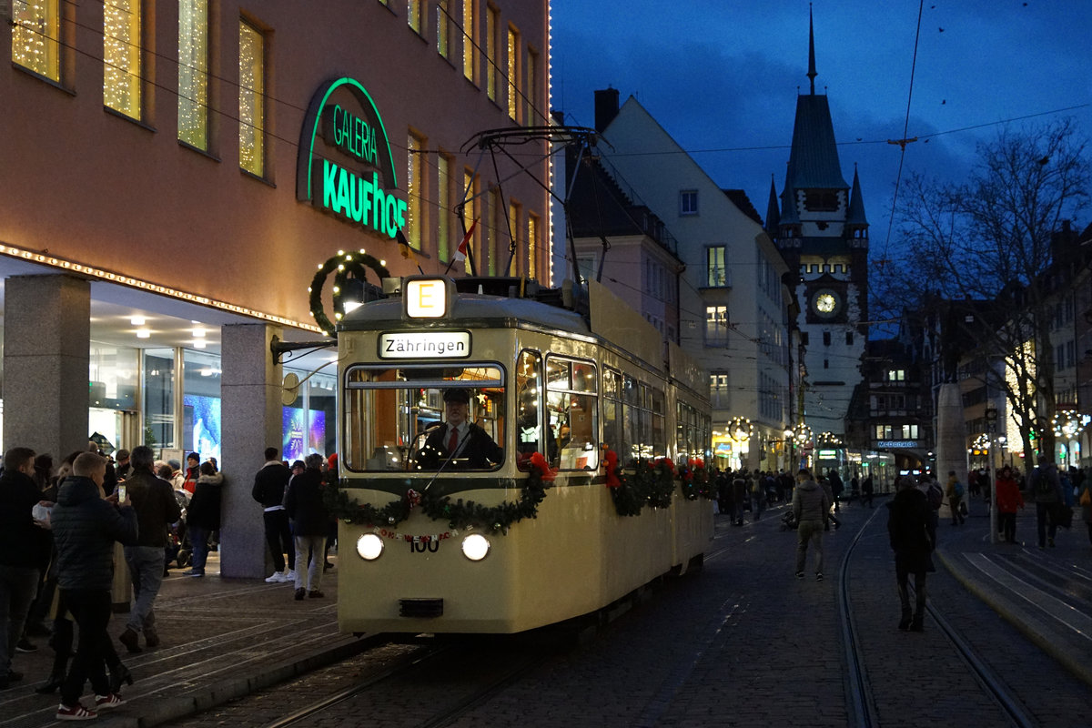 Mit dem bekannten Ravennaviadukt der Höllentalbahn sowie dem Triebwagen 100 „Sputnik“ der VAG Freiburg (Breisgau),
fotografiert am 8. Dezember 2018 in weihnächtlicher Stimmung, wünsche ich 

FROHE FESTTAGE UND EIN GLÜCKLICHES NEUES JAHR.

Walter Ruetsch

