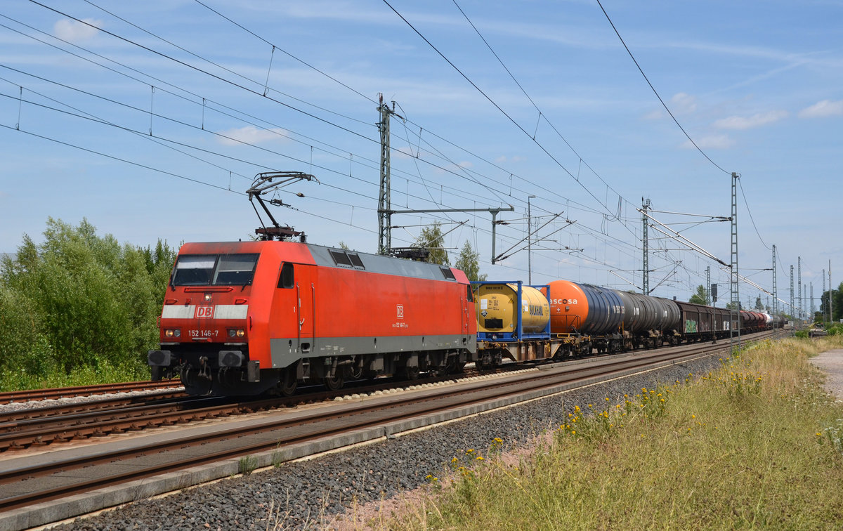 Mit einem gemischten Güterzug zum Rbf Halle(S) passiert 152 146 am 20.07.19 Landsberg.