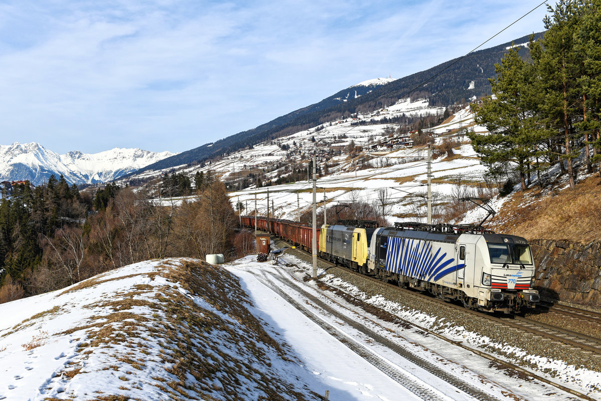 Mit einem Schrottzug waren am 08. Februar 2020 die 193 770 und 189 902 zum Brenner unterwegs, als ich sie im bereits recht  aperen  Wipptal fotografieren konnte.