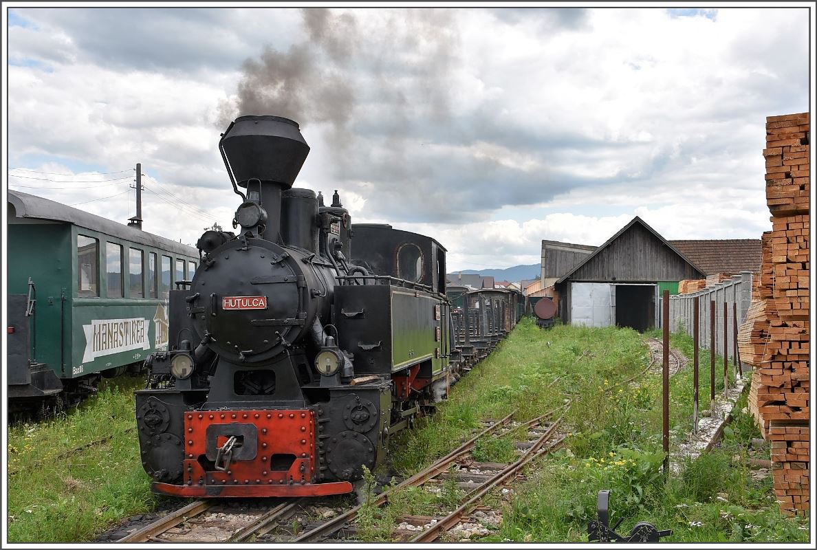 Mocanita Hutulca Moldovita. 764.404R vor der Abfahrt in Moldovita. (14.06.2017)