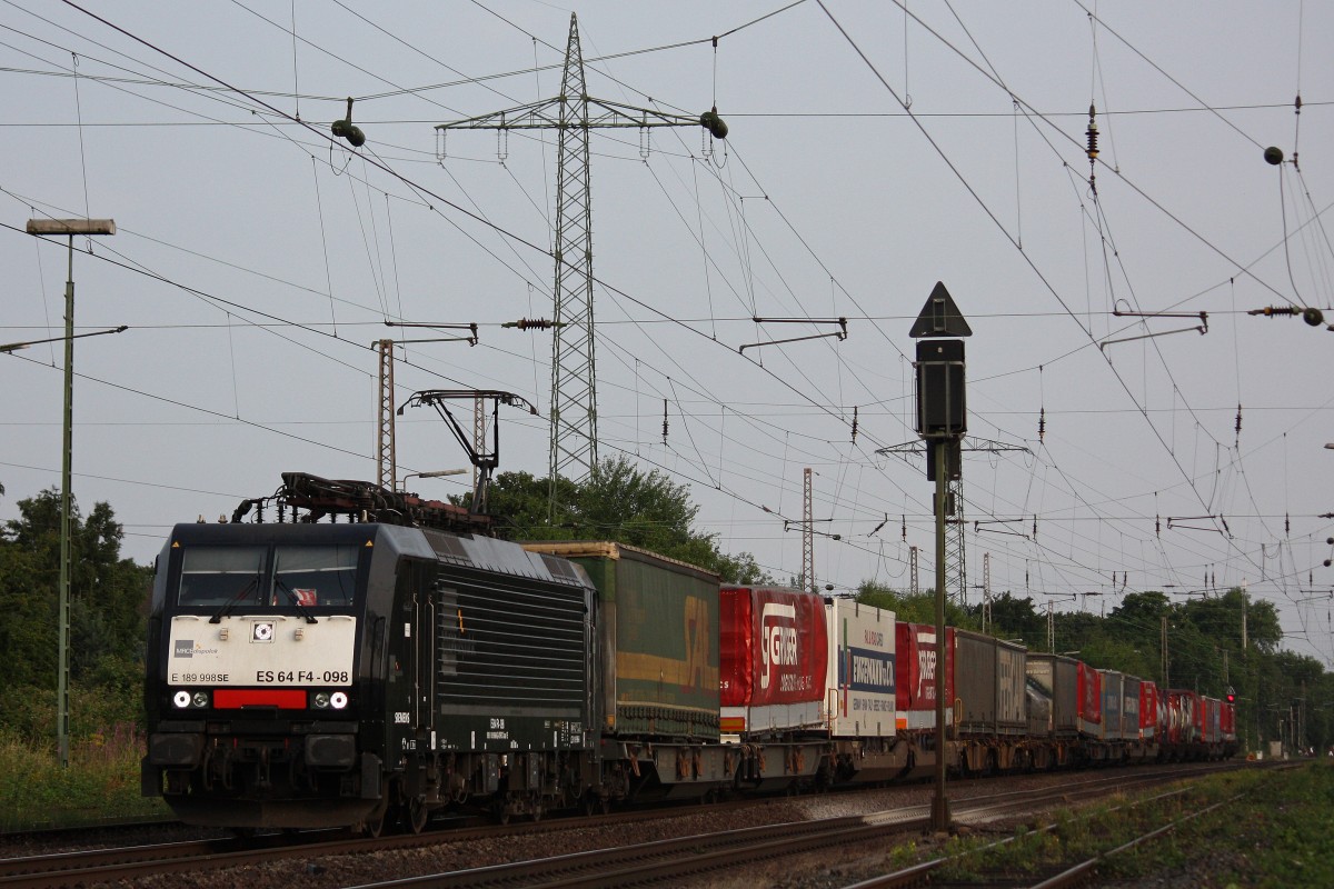 MRCE Dispolok/TXL ES 64 F4-098 am Abend des 13.7.13 mit einem KLV in Ratingen-Lintorf.