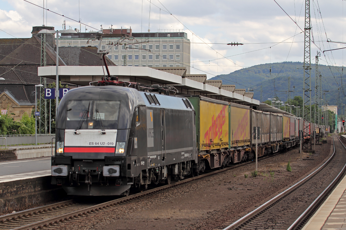 MRCE ES 64 U2-019 durchfährt Koblenz Hbf. 27.7.2016