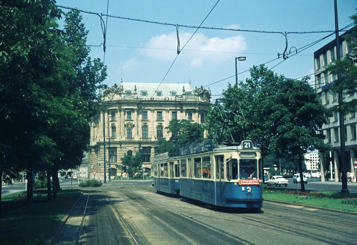 MVG__L.21_[770]_am Lenbachplatz__25-06-1972