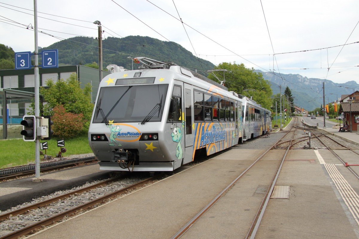 MVR. goldenpass  Zahnradtriebzug Beh 2/4 Vevey-Les Pleiades in der Station Blonay.06.06.14