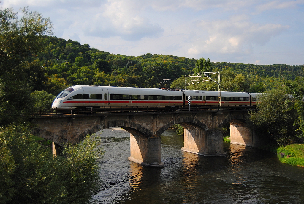  Nachschuss auf ein ICE auf der Saalebrcke in Bad Ksen. (29.08.2013)