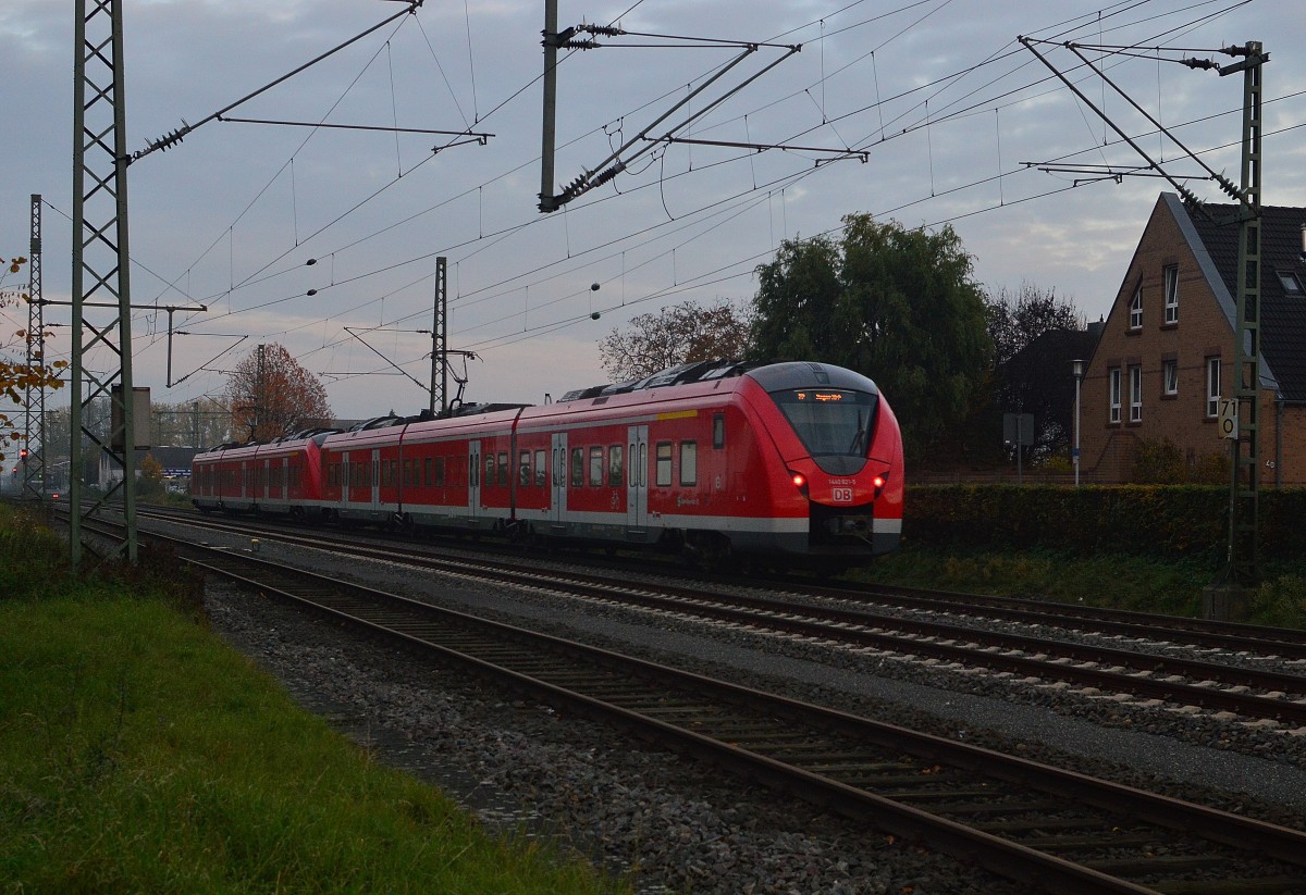 Nachschuß auf eine nach Hagen fahrende S8 bei der Einfahr in Kleinenbroich.
28.10.2015