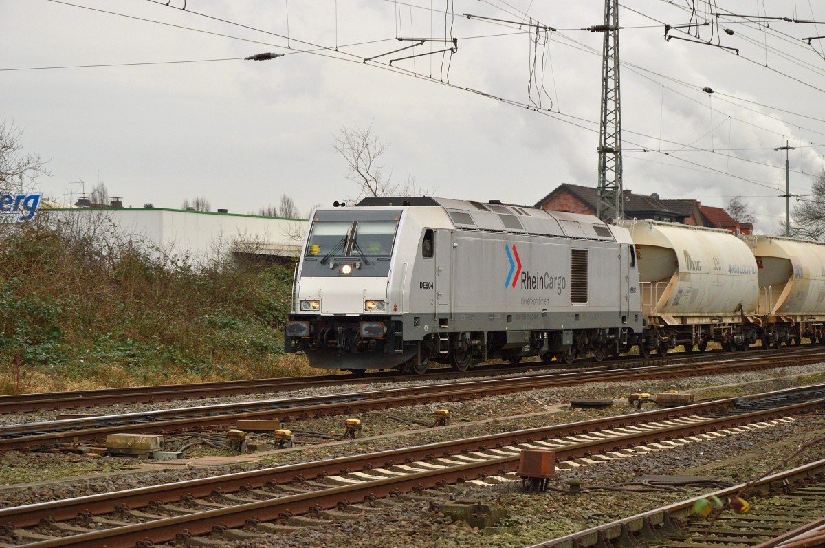 Nahaufnahme der DE 804 mit einem Kalksilowagenzug der die leeren Wagen wieder in Richtung Rhodenhaus bringt, wo sie wieder befüllt werden. 16.1.2015