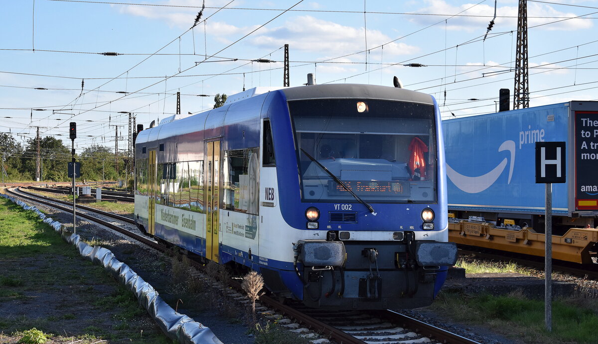 NEB Betriebsgesellschaft mbH, Berlin mit ihrem RS1  VT 002  (NVR:  95 80 0650 534-0 D-NEBB ) als RB 36 bei der Einfahrt Bahnhof Frankfurt/Oder, 30.09.24 