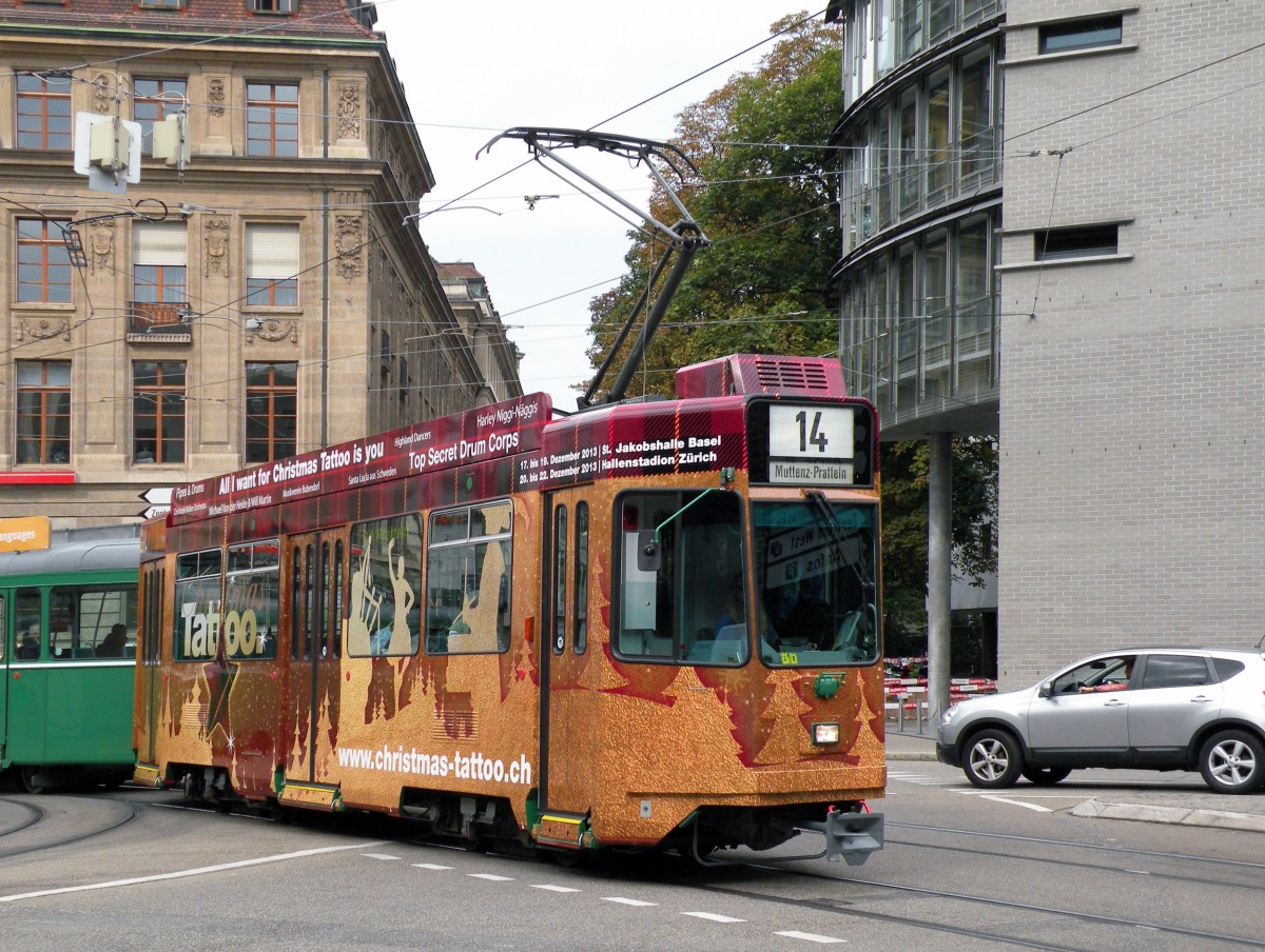 Neu macht der Be 4/4 480 Werbung fr das Christmas-Tattoo. Hier fhrt der Wagen vom Aeschenplatz Richtung Haltestelle Hardstrtasse. Die Aufnahme stammt vom 26.09.2013. 