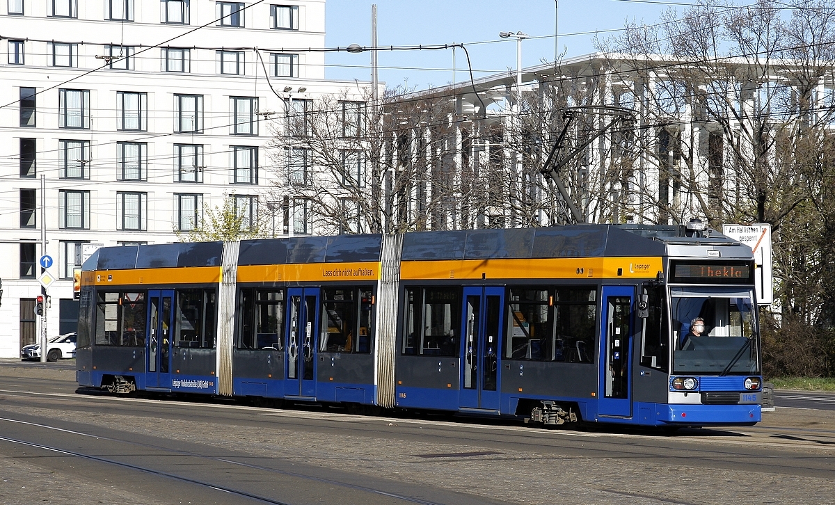 Ngt 1145 der Leipziger Verkehrsbetriebe am 17.04.2022  in der Nähe des Hauptbahnhofes aufgenommen.