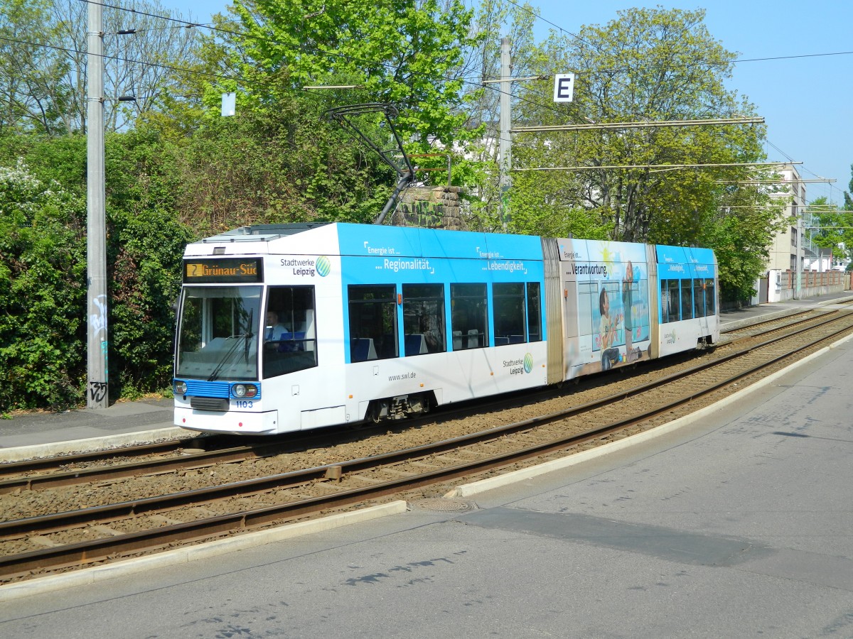 NGT8 -  Leoliner 1  - LVB-Nummer 1103  mit Werbung für die Stadtwerke Leipzig, auf Linie 2 unterwegs nach Grünau-Süd am 25.04.2014 