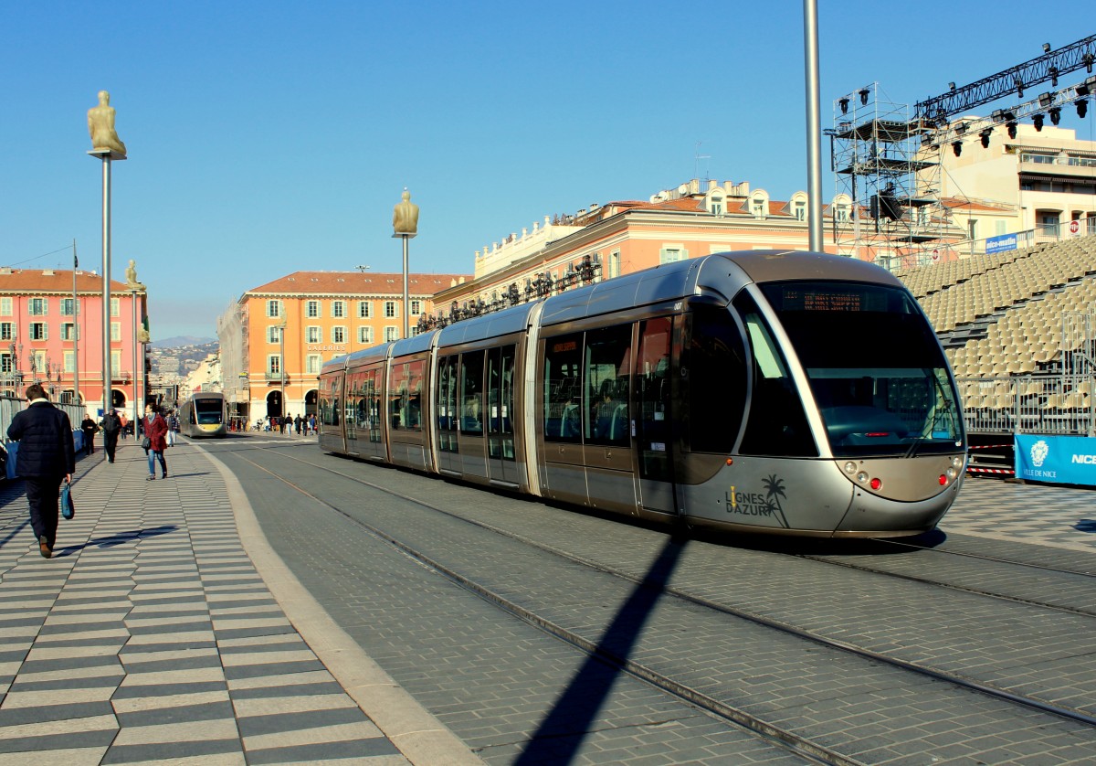 Nice / Nizza Lignes d'Azur SL T1 (Alstom Citadis-302 07) Place Masséna am 11. Februar 2015.
