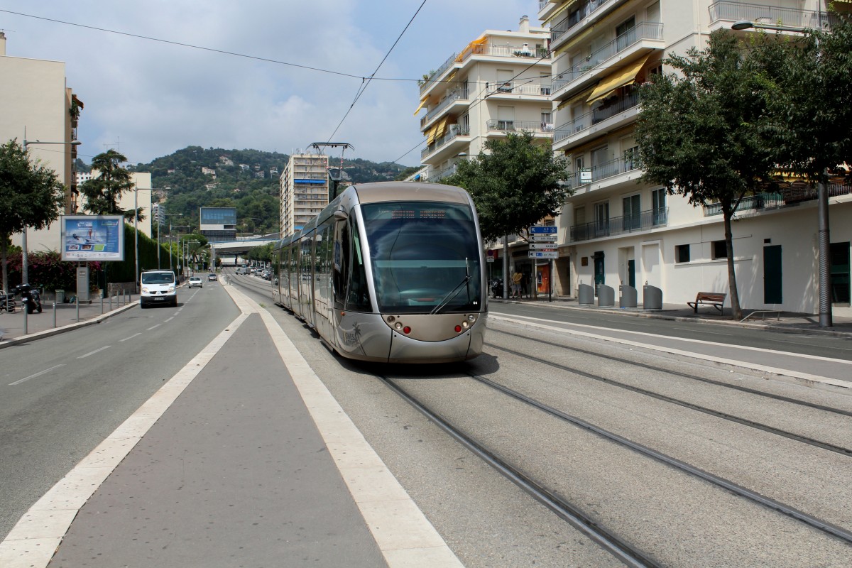 Nice / Nizza Lignes d'Azur SL T1 (Alstom Citadis-302 04) Boulevard Comte de Falicon am 23. Juli 2015.