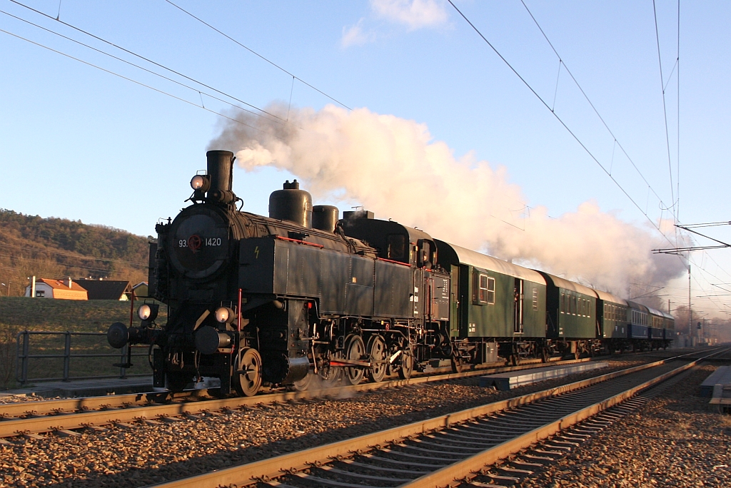 NLB 93.1420 am 03.Dezember 2016 mit dem SR 17342 bei Bisamberg.