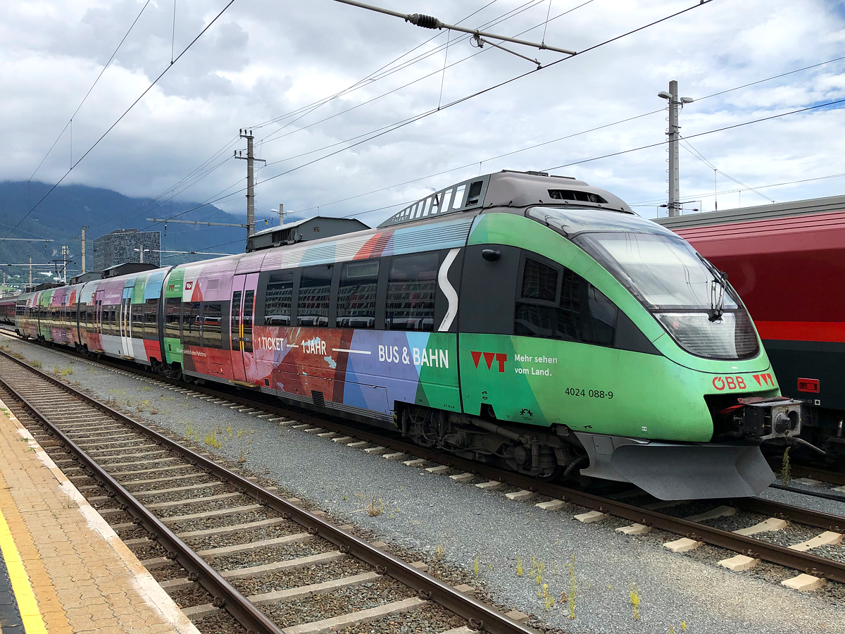 ÖBB 4024 088-9  VVT - Verkehrsverbund Tirol  bei der Einfahrt auf Gleis 5 von Brenner/Brennero als S3 (Zug-Nr. 5313). Innsbruck Hbf am 04.07.2021