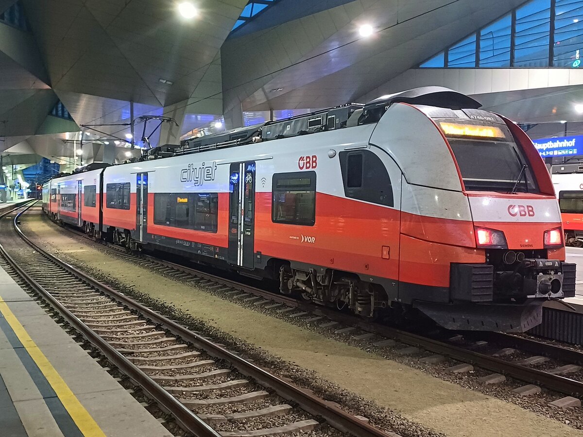 ÖBB 4746 082 als CJX 2969 nach Wiener Neustadt Hbf, am 15.07.2024 in Wien Hauptbahnhof.