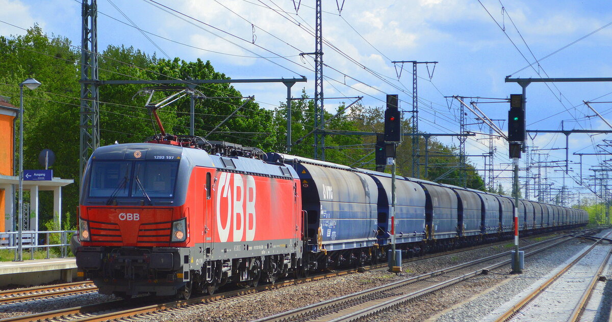 ÖBB-Produktion GmbH, Wien [A] mit  1293 197  [NVR-Nummer: 91 81 1293 197-0 A-ÖBB] und Getreidezug am 19.05.21 Durchfahrt Bf. Golm (Potsdam).