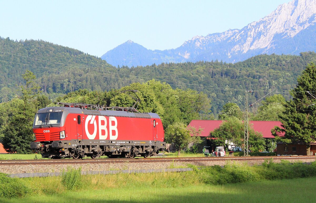 ÖBB - Vectron 1293 053 als LZ am 12.07.2021 auf er KBS 950 bei Brannenburg 