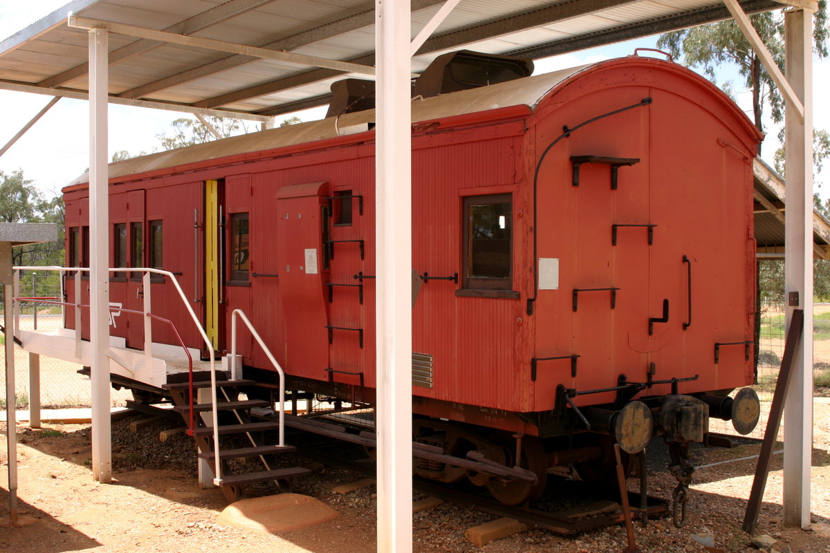 Old mailcar in Clermont museum 04.11.2005