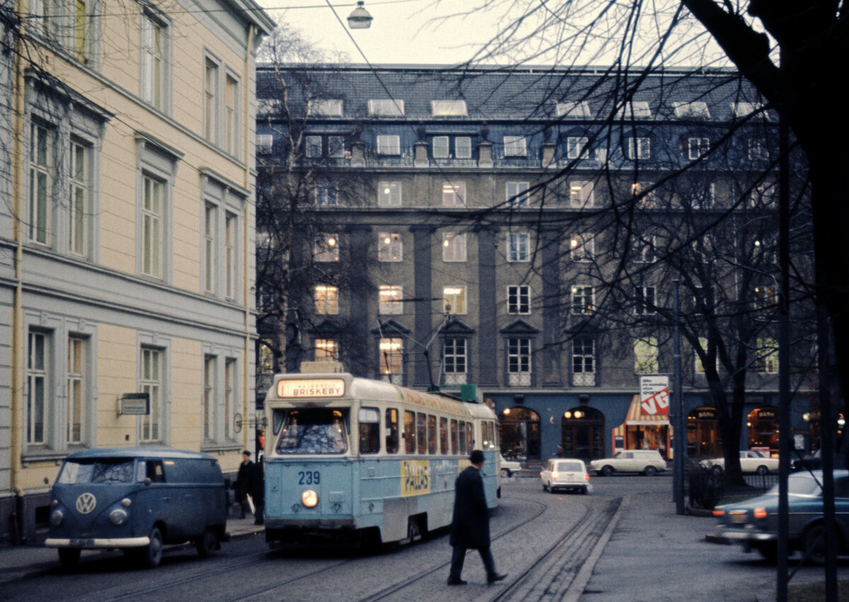 Oslo Oslo Sporveier SL 1 (Høka-Tw 239) Inkognitogata am 22. Januar 1971. - Scan eines Diapositivs.