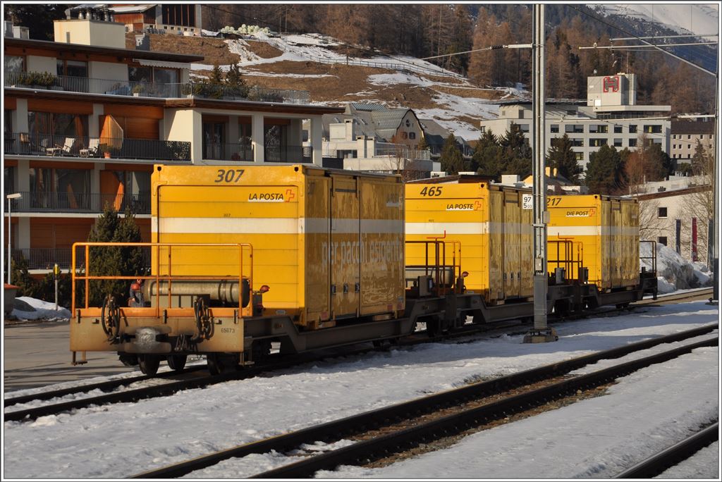 Paketcontainer der Post in Samedan. (25.02.2016)