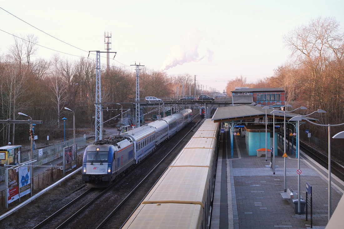 PKP Intercity  5 370 005 // EC 55 Berlin Hbf - Gdynia Glowna // Berlin, Höhe S-Bahn-Station Wuhlheide // 3. Dezember 2016