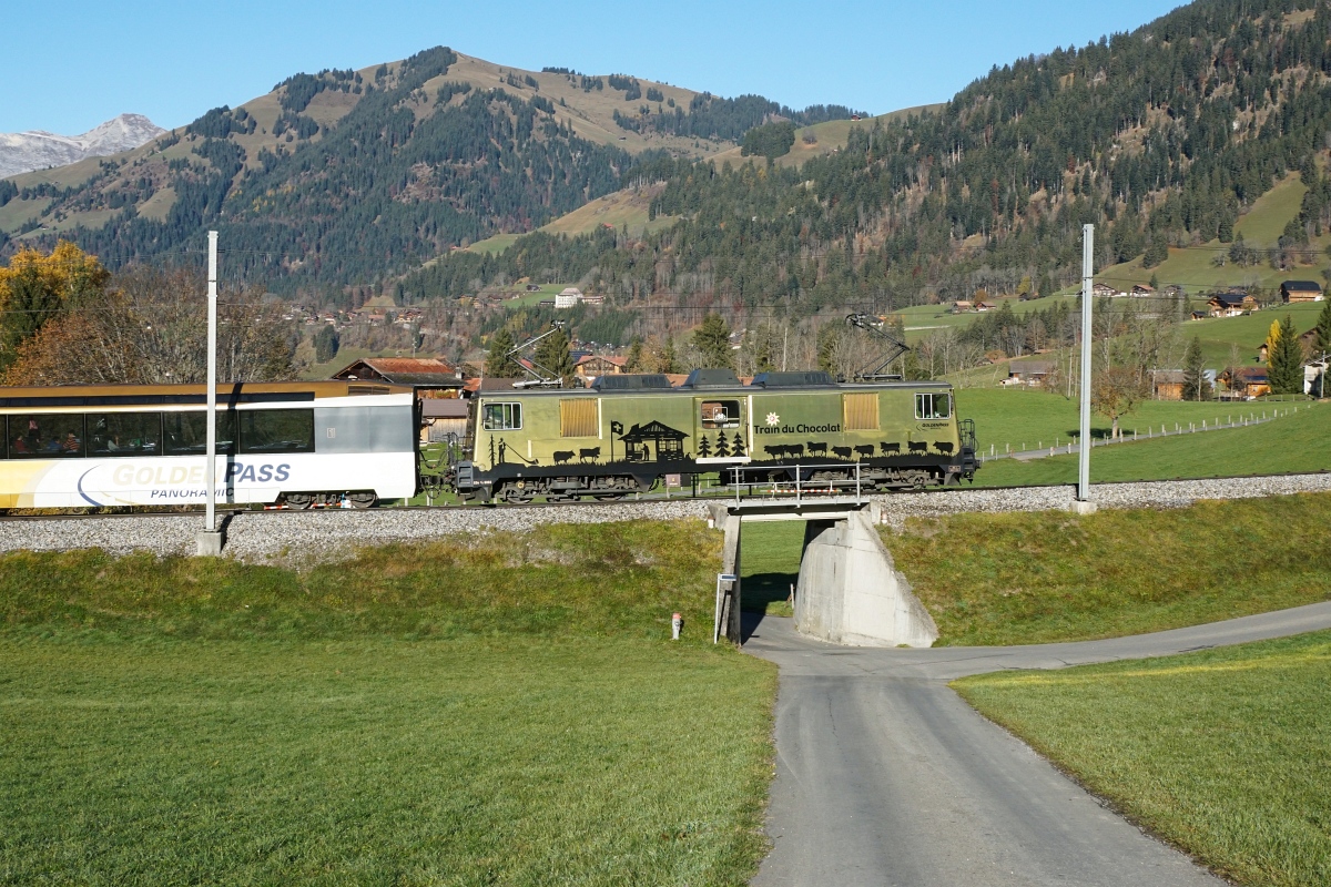 Portrait der GDe 4/4 6003  Train du Chocolat  (Gruben, 31.10.2015).