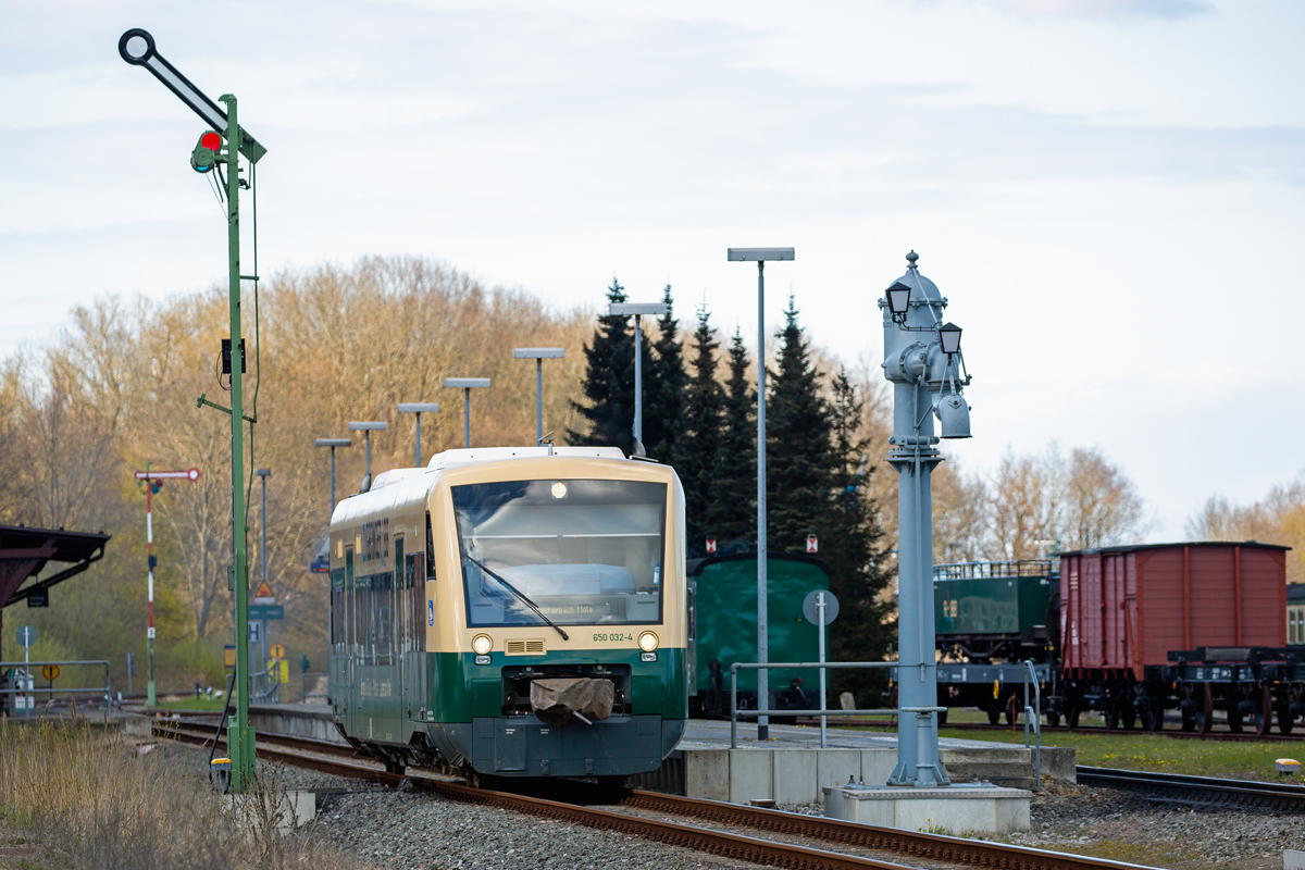  Press Regio Shuttle 650 032 ausfahrend in Putbus nach Lauterbach Mole. - 26.04.2021