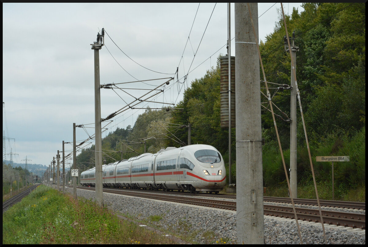 Projekt „300 km/h auf alten Schnellfahrstrecken“ - Testfahrt Nr. 1: ICE 406 010/510  Frankfurt am Main  (Tz 4610) rast am 04.09.2024 bei Burgsinn mit 310 km/h über SFS Fulda - Würzburg.