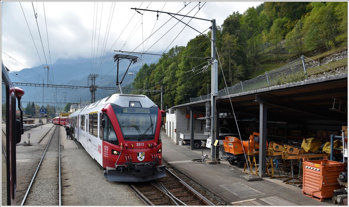 R1644 mit Allegra 3512 ist bereit für die Fahrt über den Berninapass. (09.10.2016)