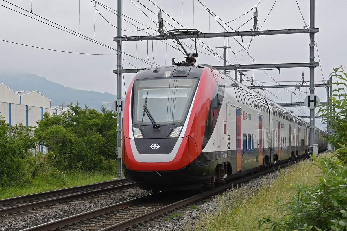 RABe 502 407-5 Twindexx fährt am 03.06.2024 Richtung Bahnhof Lausen.