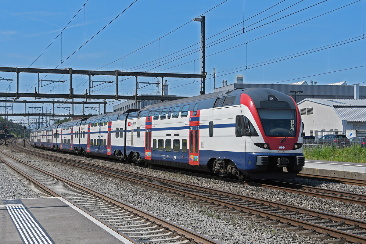 RABe 511 047 KISS durchfährt am 12.08.2024 den Bahnhof Rupperswil.