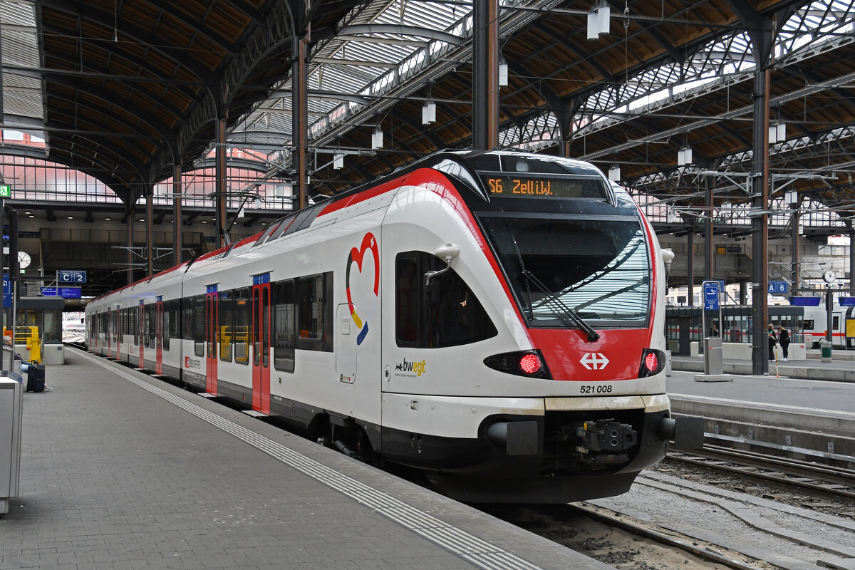 RABe 521 008, auf der S6, wartet am 16.09.2024 im Bahnhof SBB. Aufnahme Basel.