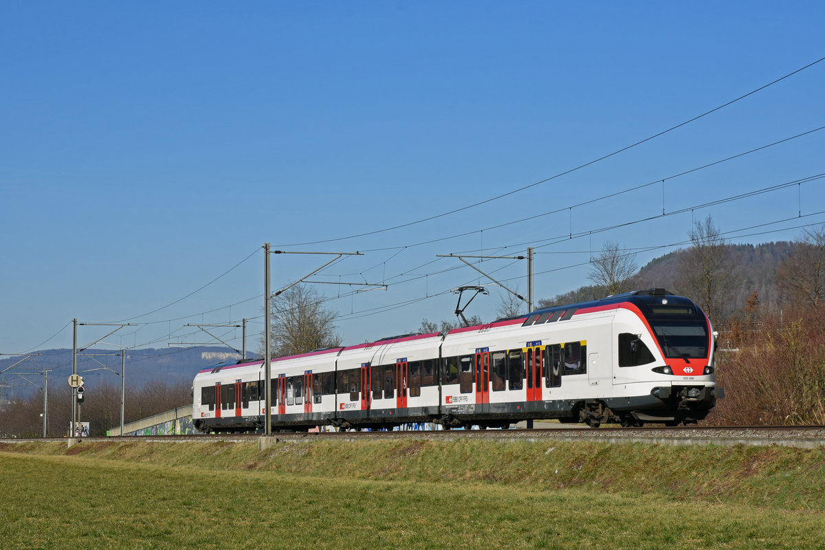 RABe 523 068, auf der S3, fährt Richtung Bahnhof Sissach. Die Aufnahme stammt vom 27.02.2019.