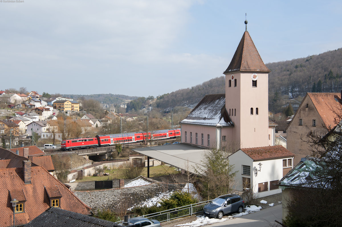 RB 59154 von München Hbf nach Nürnberg Hbf bei der Ausfahrt in Solnhofen, 19.03.2018