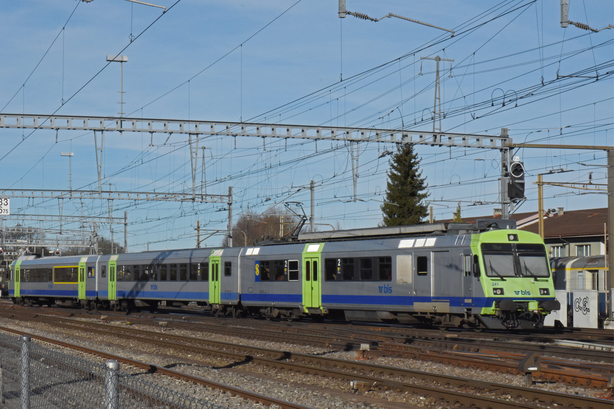 RBDe 566 241-6 fährt beim Bahnhof Burgdorf ein. Die Aufnahme stammt vom 24.02.2020.