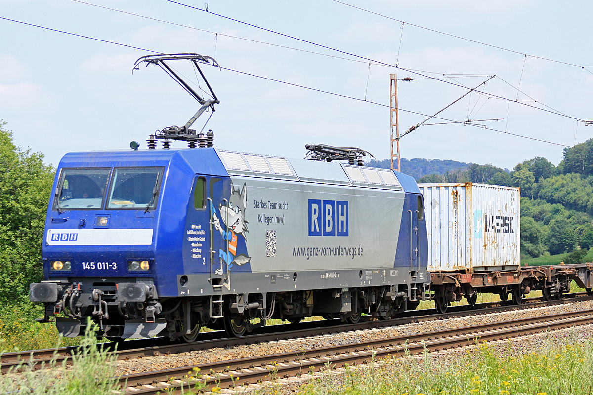  RBH 145 011-3 am 23.07.2021 nördlich von Salzderhelden am BÜ 75,1 in Richtung Göttingen