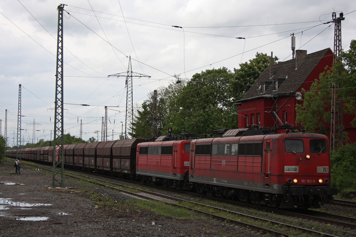 RBH 262 (151 152) +weitere RBH 151 und Kohlezug nach Plochingen in Ratingen-Lintorf.
Aufgenommen am 13.5.13.