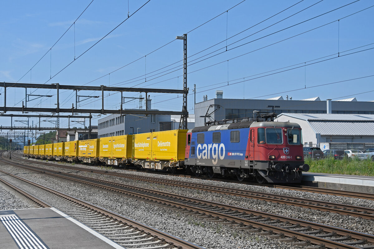 Re 420 246-1 durchfährt am 12.08.2024 den Bahnhof Rupperswil.