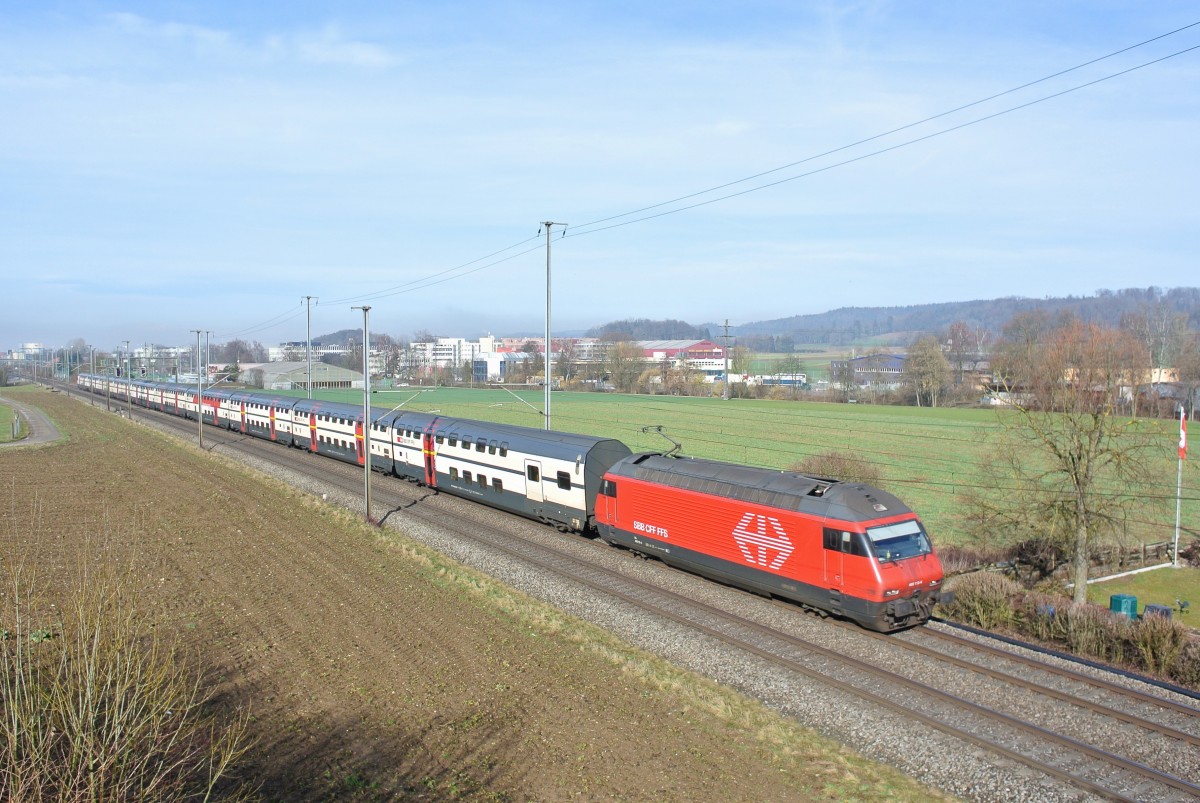 Re 460 113-4 mit dem IC 813 bei Bassersdorf, 06.02.2016.