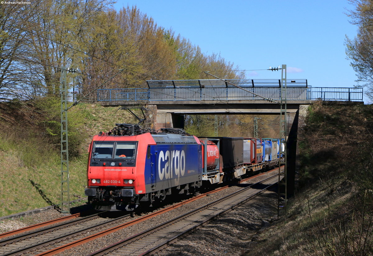 Re 482 030-4 mit dem DGS 40245 (Y.Schijn-Gallarate) bei Tunsel 31.3.20