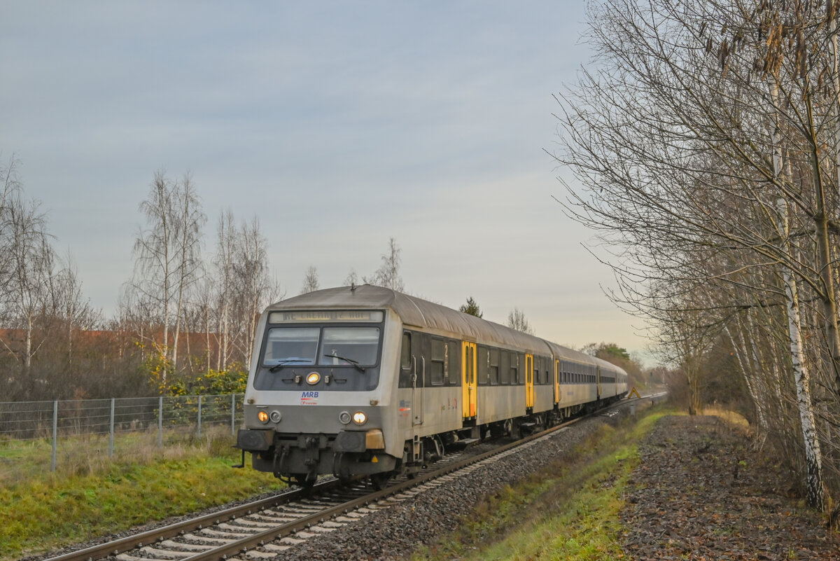 RE 6 Leipzig - Chemnitz erreicht Narsdorf am 7.12.2024.