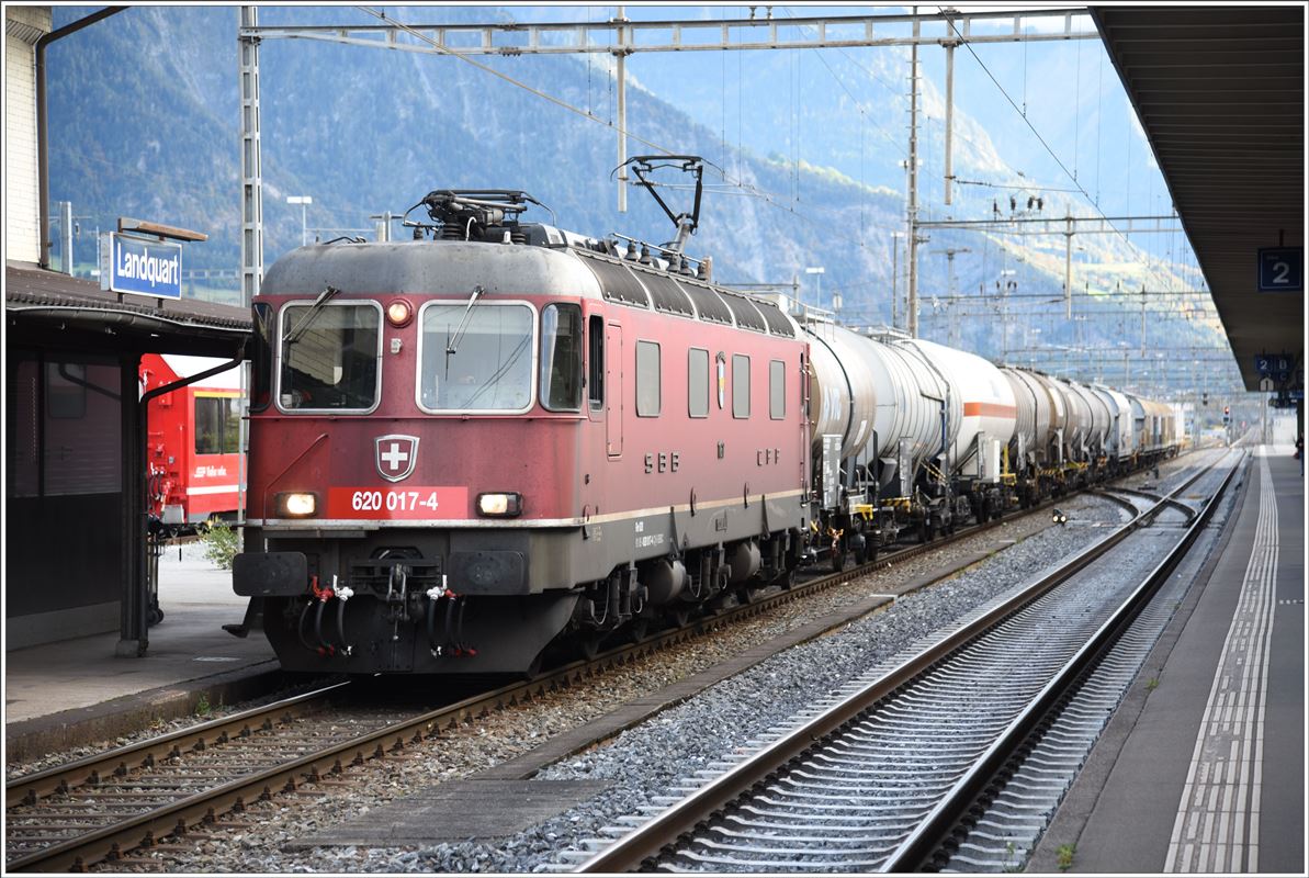 Re 620 017-4 in Landquart. (18.10.2016)