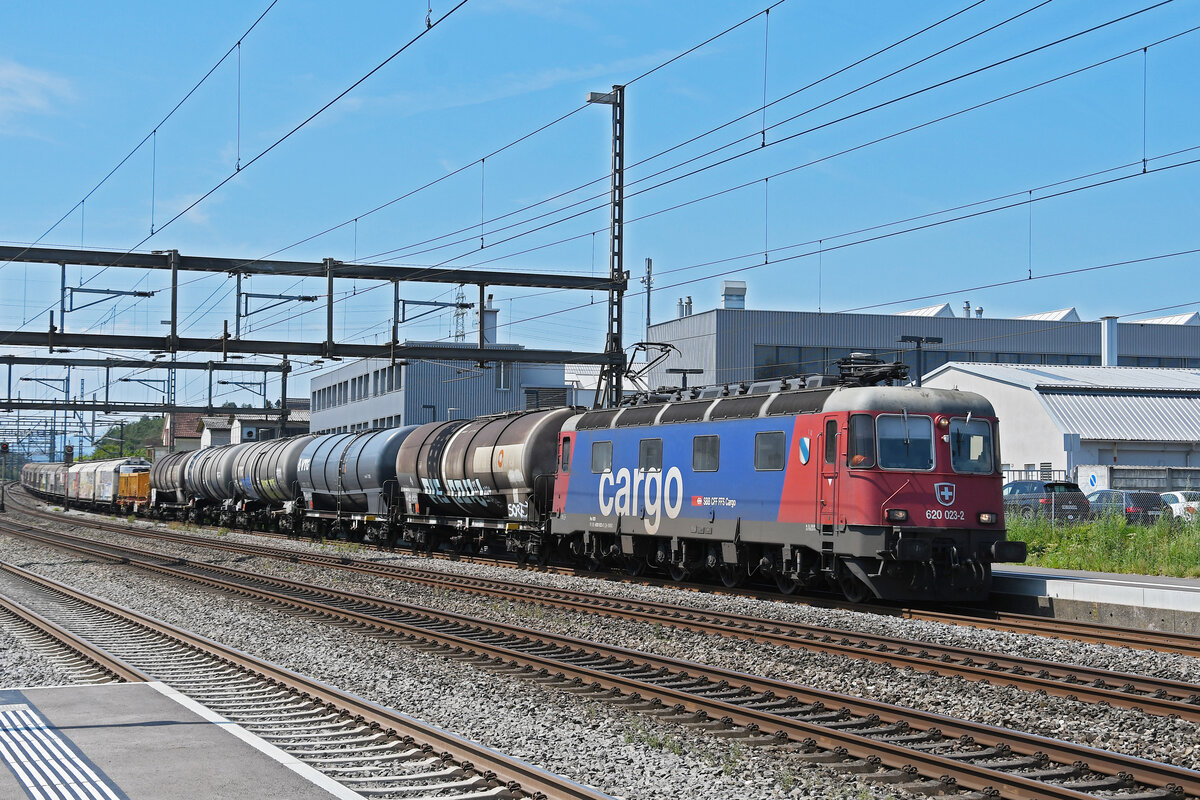 Re 620 023-2 durchfährt am 12.08.2024 den Bahnhof Rupperswil.