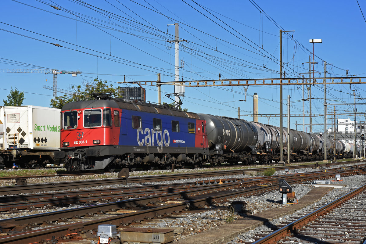 Re 620 033-1 durchfährt den Bahnhof Pratteln. Die Aufnahme stammt vom 12.09.2019.