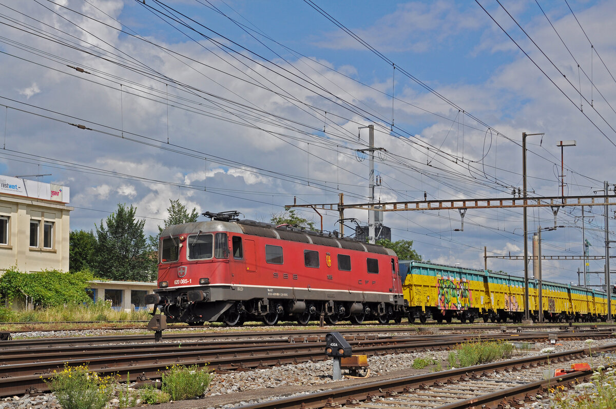 Re 620 085-1 durchfährt am 22.07.2024 den Bahnhof Pratteln.