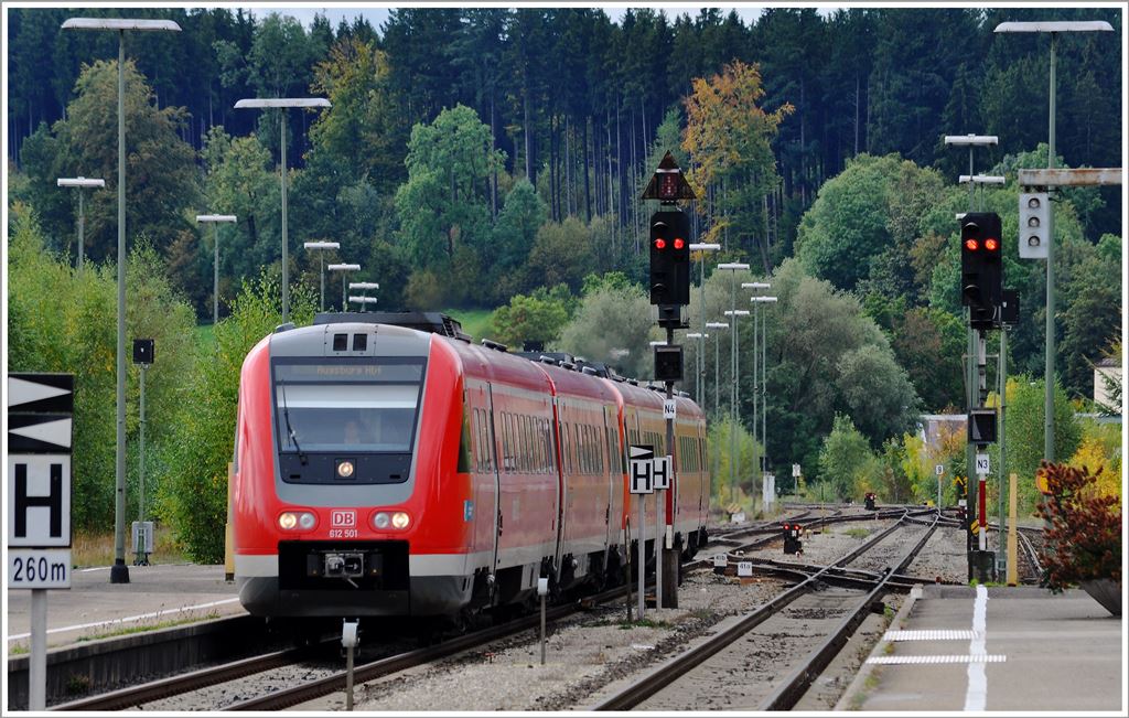 RE3187 mit 612 501 und 612 581 von Lindau Hbf nach Augsburg fhrt in Kempten/Allgu ein. (06.10.2013)