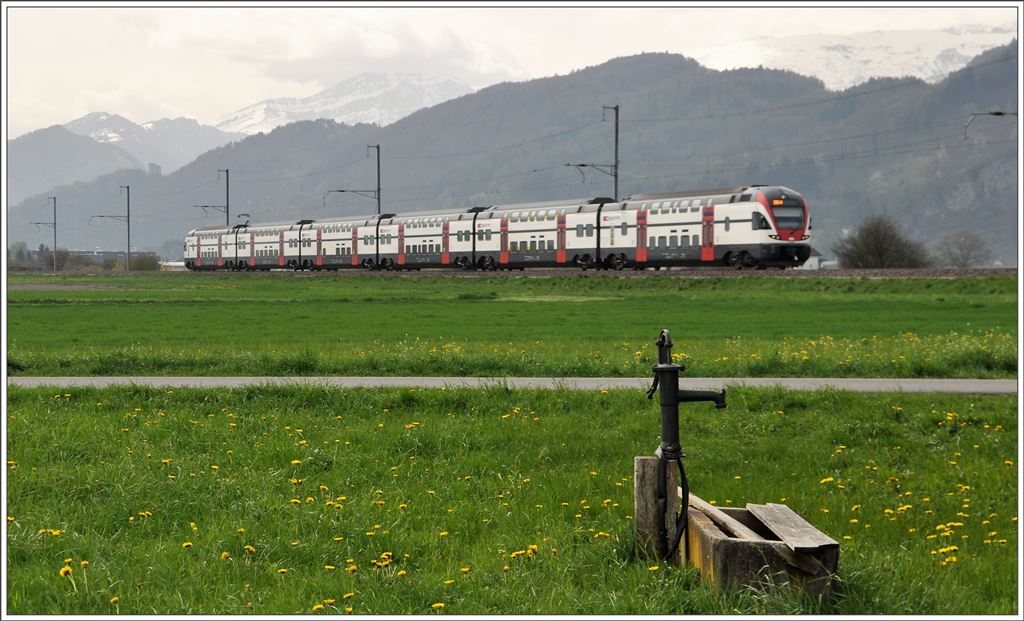 RE4872 nach Wil mit 511 029 bei Räfis. (05.04.2016)