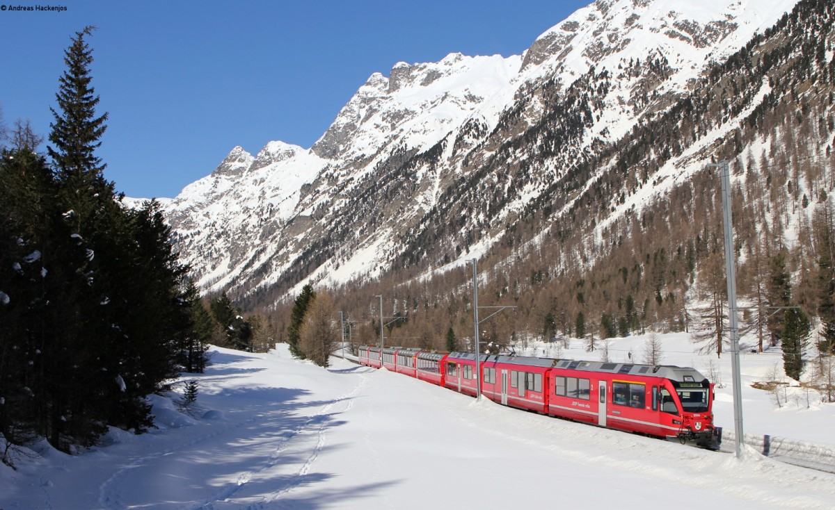 Rhb 3506 mit dem RE 1327 (Landquart-St. Moritz) bei Bever 8.3.14