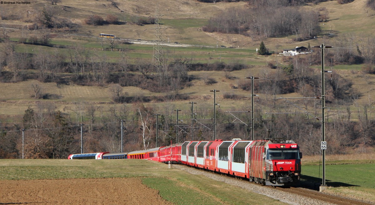 Rhb 642  Rhb Team  mit dem RE 1149 (Chur-St. Moritz) bei Bonaduz 9.3.14